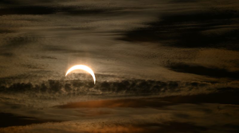 Sonnenfinsternis über der Elbe Sonnenfinsternis über der Elbe